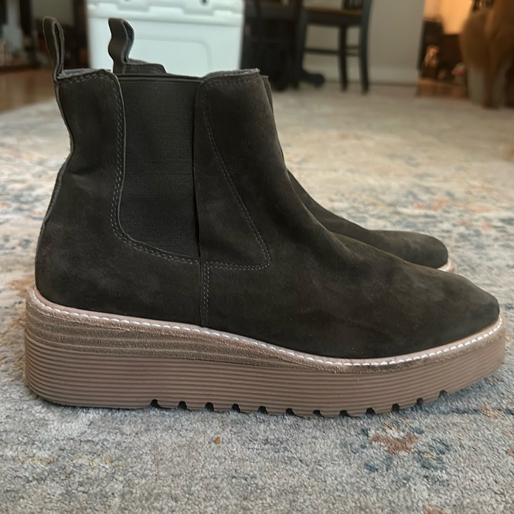 Anthropologie Women’s Boots Brown Suede Silent D